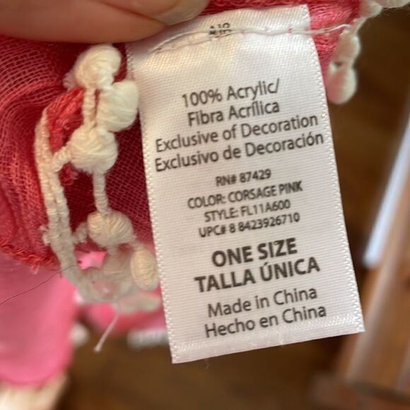 Pink shawl/wrap with white ball fringe - Picture 7 of 8